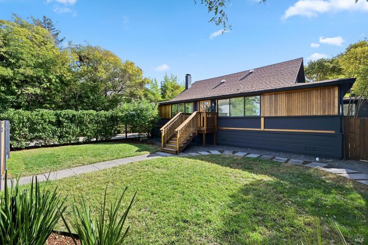 Property Photo:  5 Hillside Avenue  CA 94904 