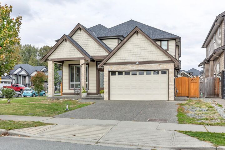 27625 Railcar Crescent — photo 1