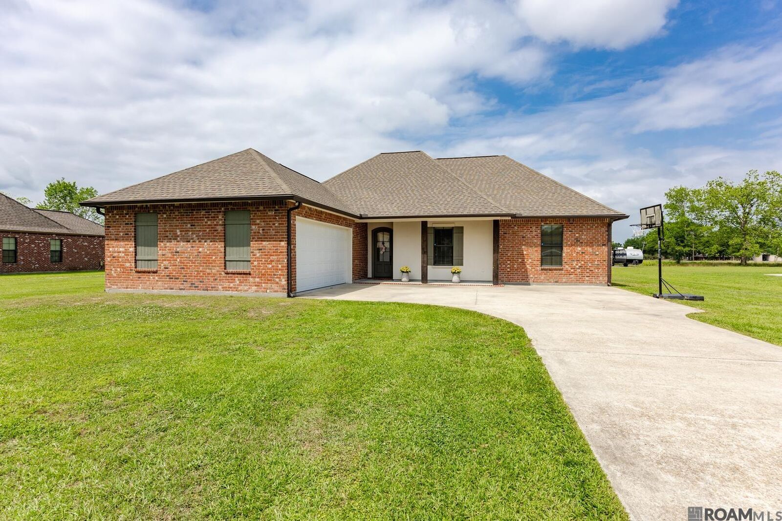 Property Photo:  6785 Lone Oak Dr  LA 70729 