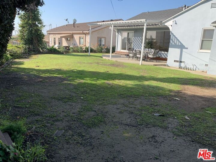 Property Photo:  5604 S Chariton Ave  CA 90056 