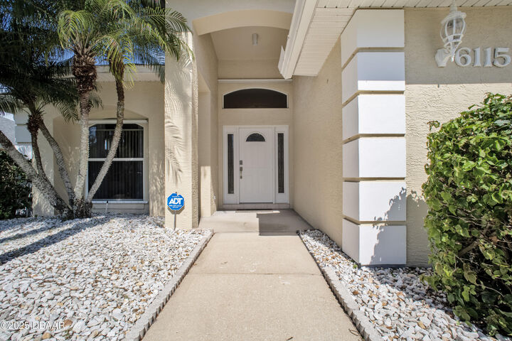 Property Photo:  6115 Sabal Point Circle  FL 32128 