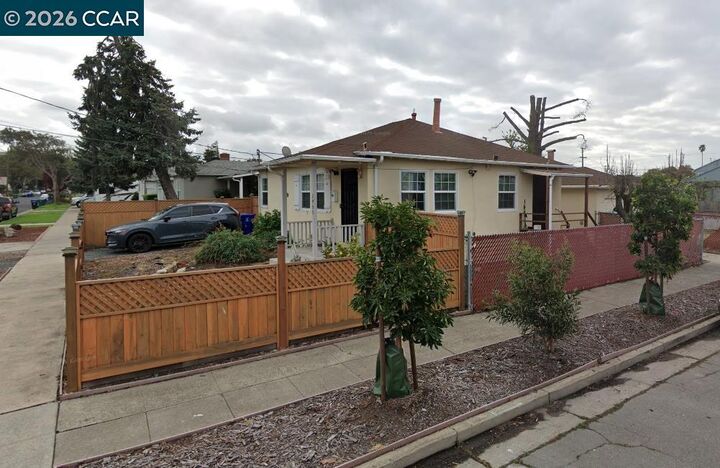 Property Photo:  