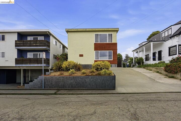 Property Photo:  2450 Palmetto St 4  CA 94602 