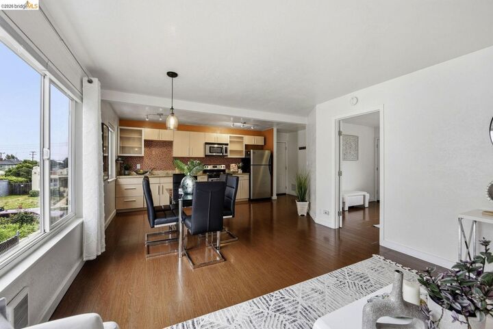 Property Photo:  2450 Palmetto St 4  CA 94602 