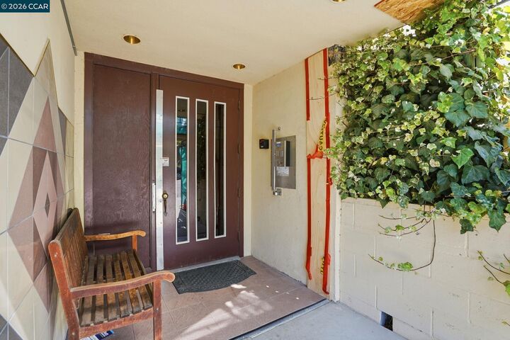 Property Photo:  551 Jean St 104  CA 94610 