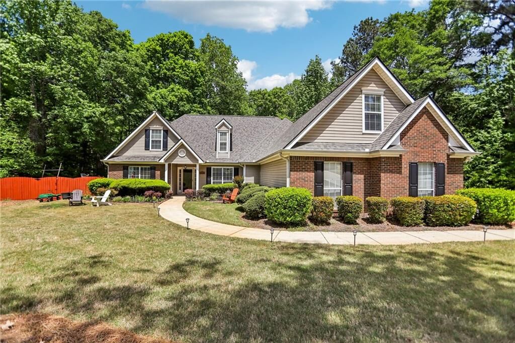 Property Photo:  105 Stratford Circle  GA 30281 