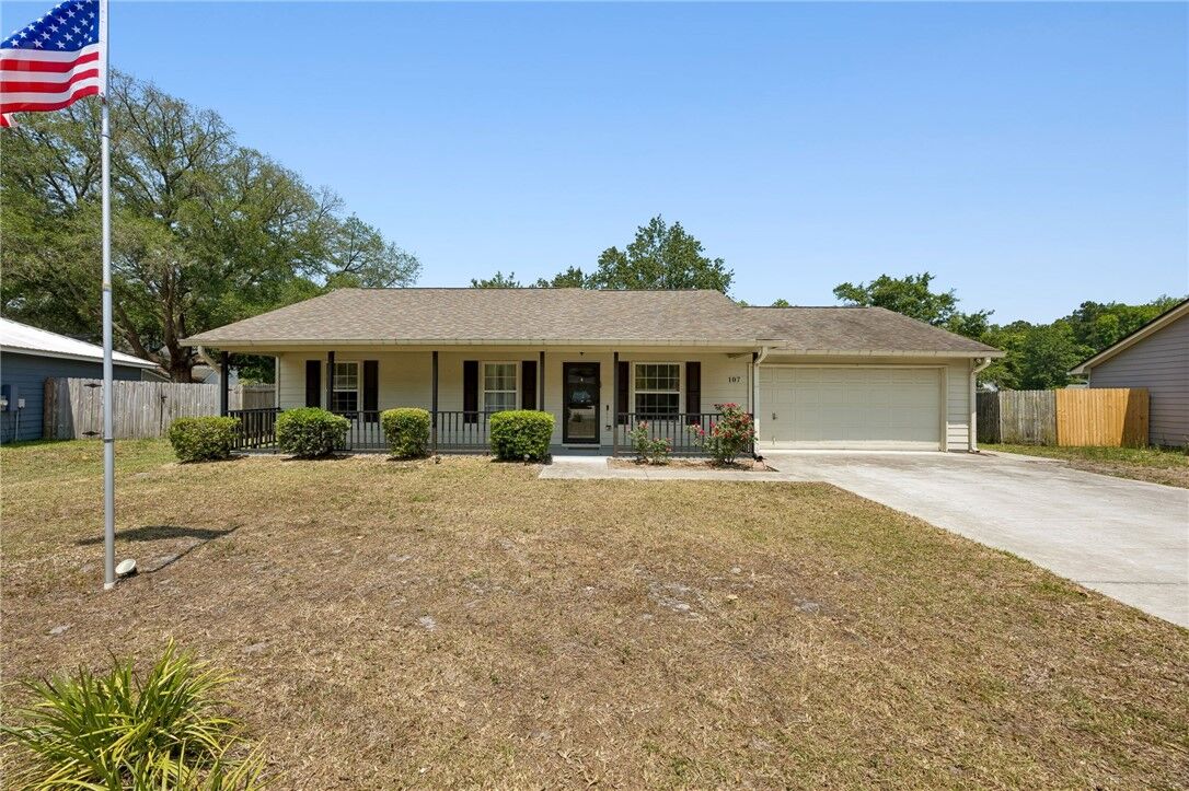 Property Photo:  107 Boxwood Court  GA 31548 