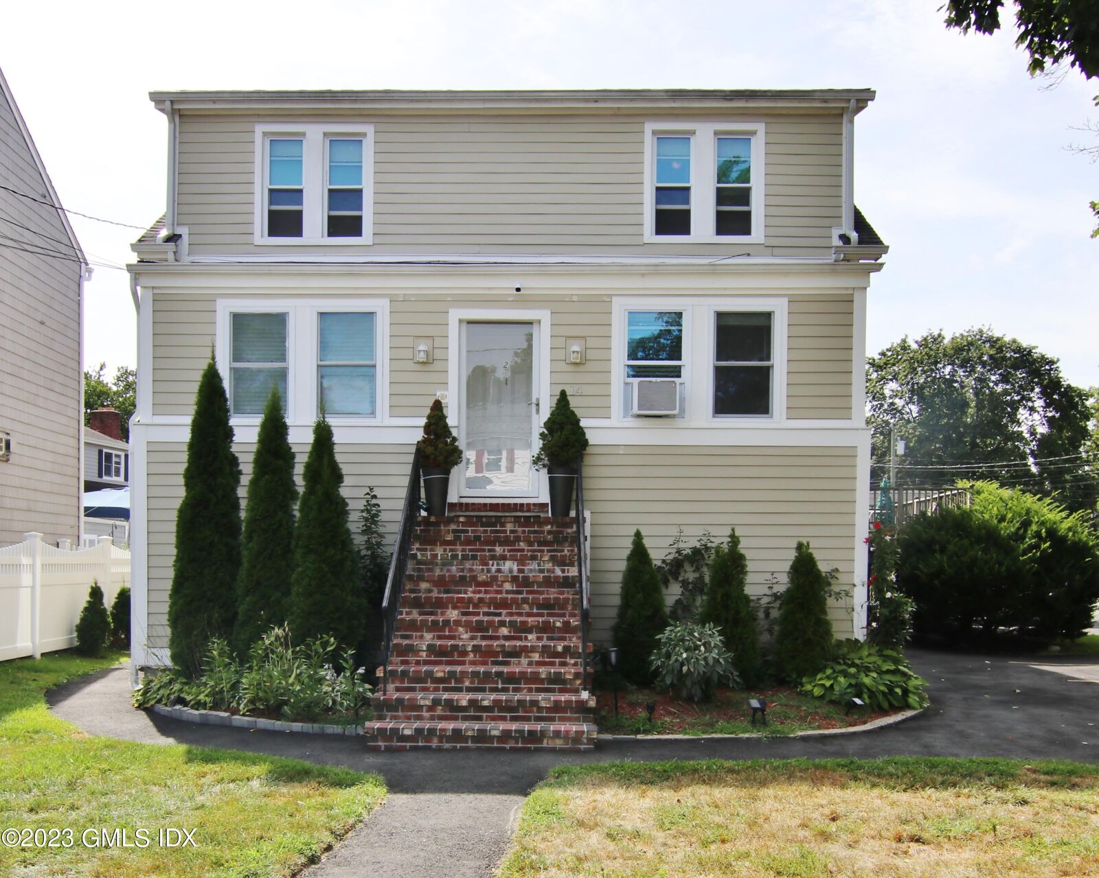 Property Photo:  14 Cos Cob Avenue 2  CT 06830 