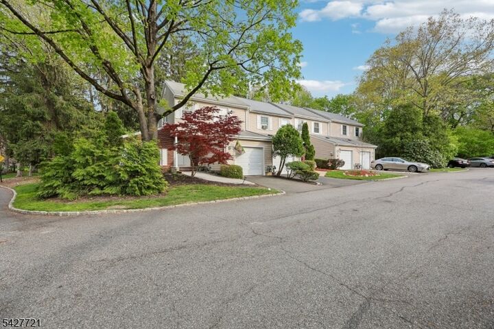 Property Photo:  80 Lexington Ln 80  NJ 07470 