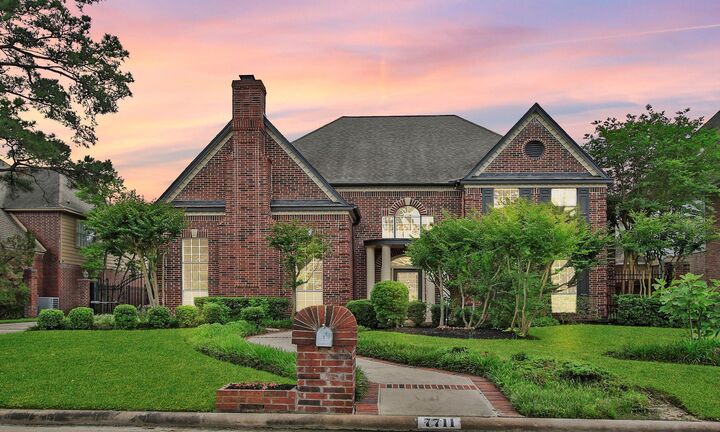Property Photo: 7711 Oxfordshire Drive TX 77379