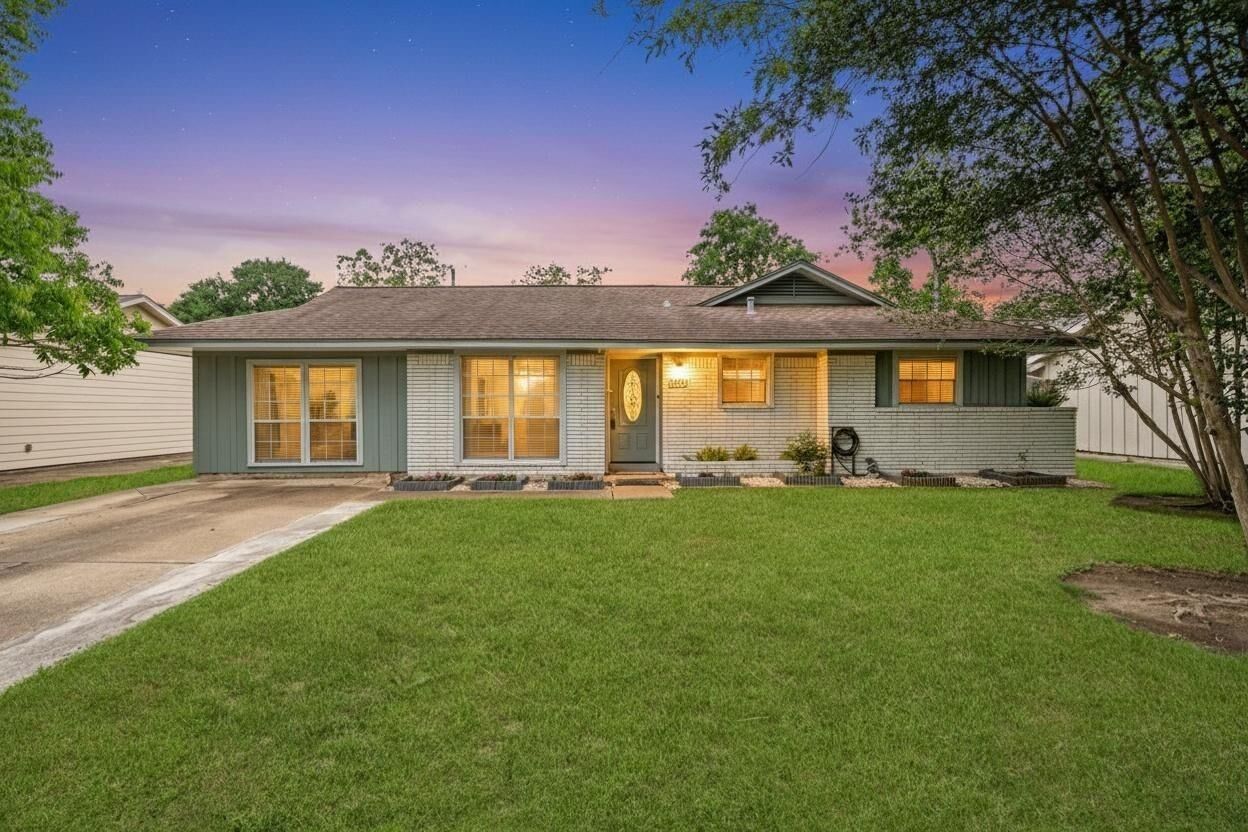 Property Photo:  2707 Droxford Drive  TX 77008 