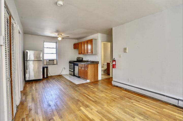 Property Photo:  206 4th St 3R  NJ 07302 