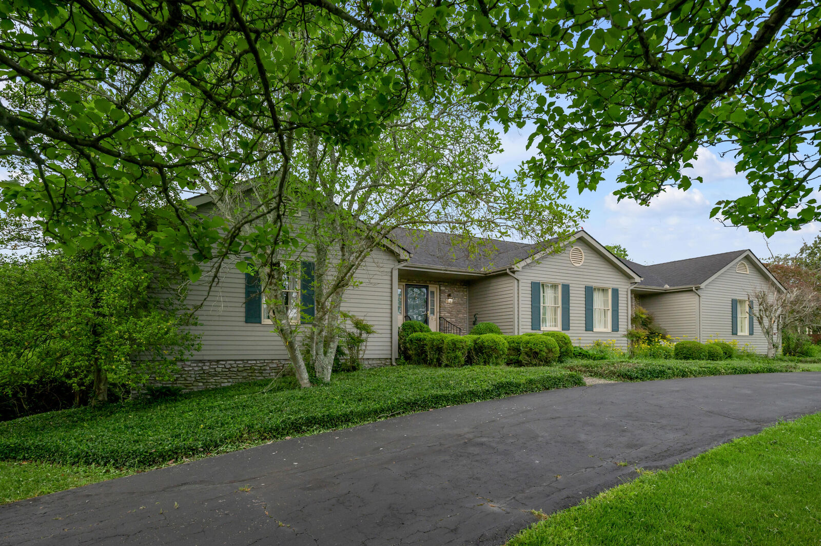 Property Photo:  105 Old Farm Road  KY 40475 