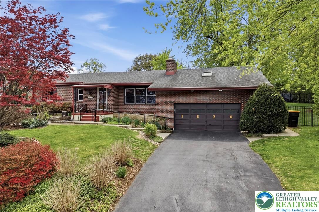 Property Photo: 1670 Lindberg Street PA 18020