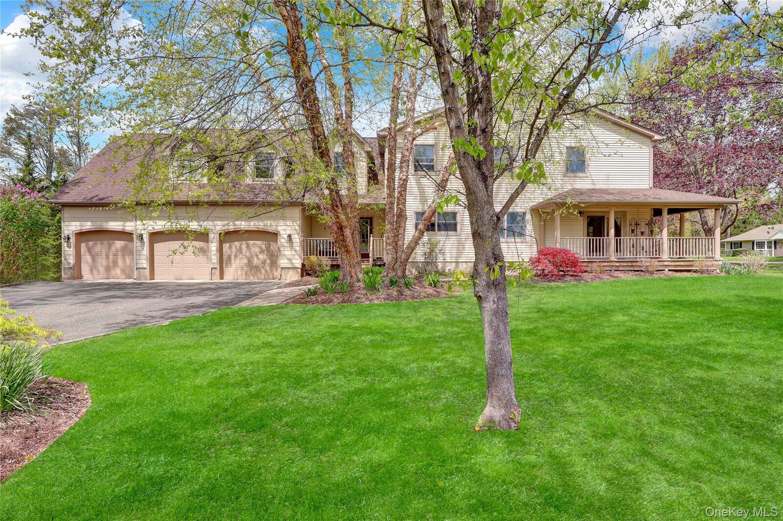 Property Photo:  26 Peachtree Lane  NY 11766 