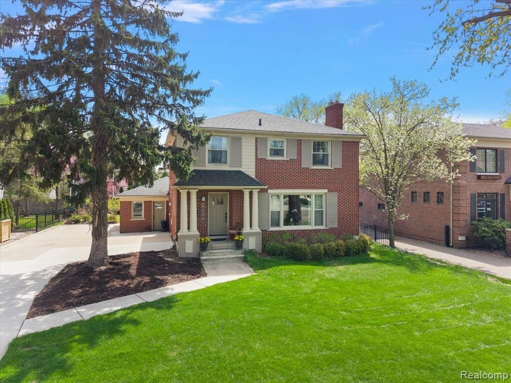 Property Photo: 1004 Wimbleton Drive MI 48009 7605