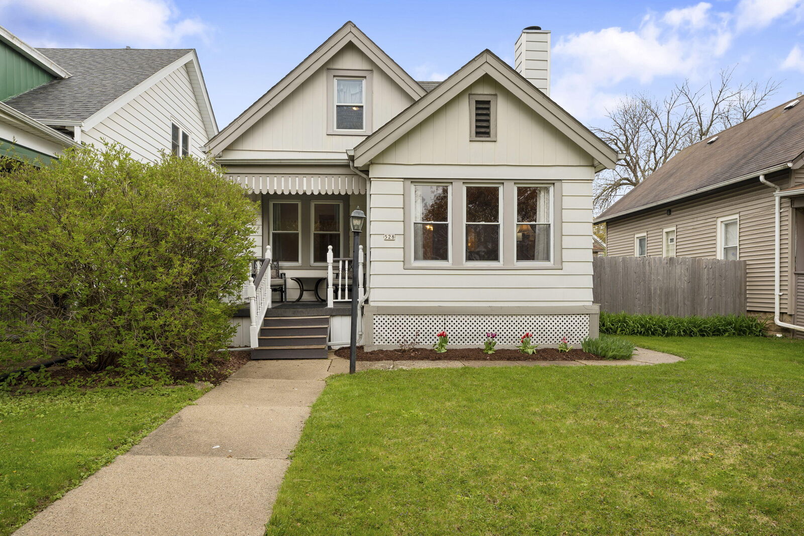 Property Photo:  528 S Oak Park Ct  WI 53214 