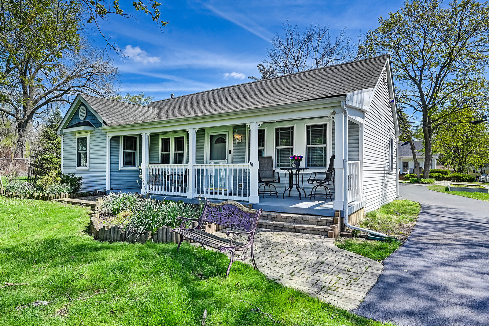 Property Photo:  223 S Grant Street  IL 60559 