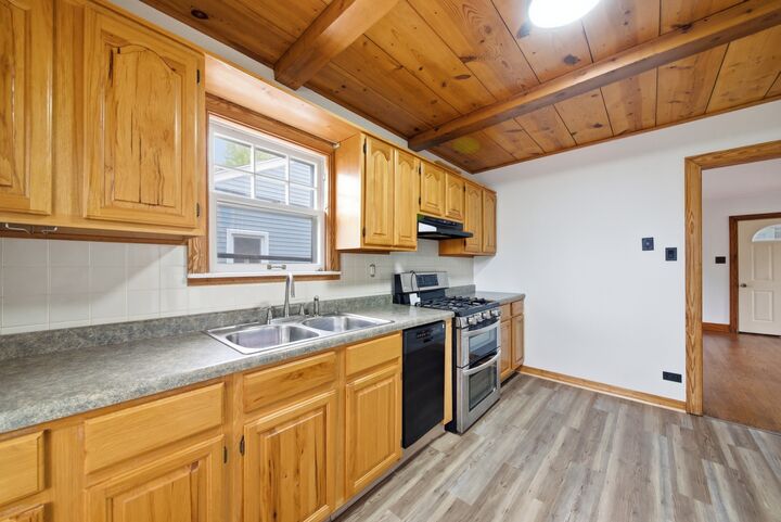 Property Photo:  18409 Oakwood Avenue  IL 60438 