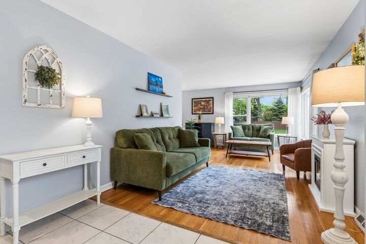Property Photo:  1105 E Barberry Lane  IL 60056 