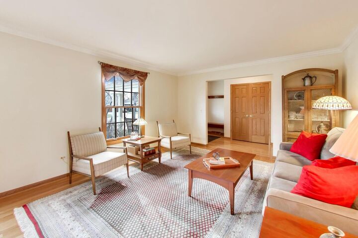 Property Photo:  1606 N Pine Avenue  IL 60004 