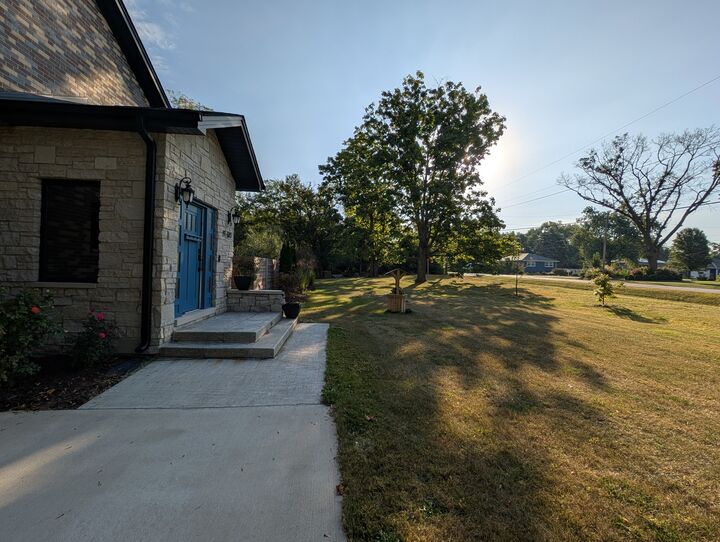 Property Photo:  