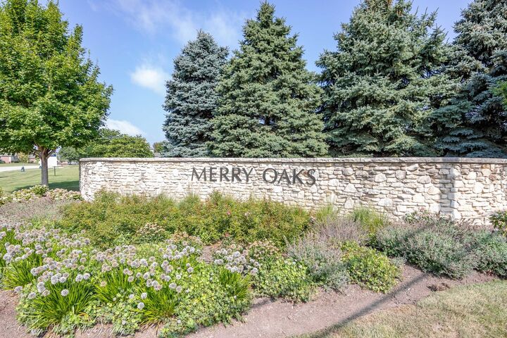 Property Photo:  1718 Ellsworth Drive  IL 60178 