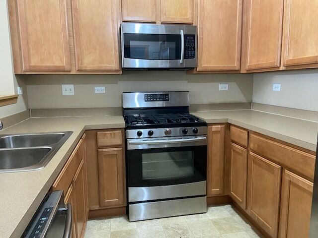 Property Photo:  2550 Providence Avenue  IL 60503 