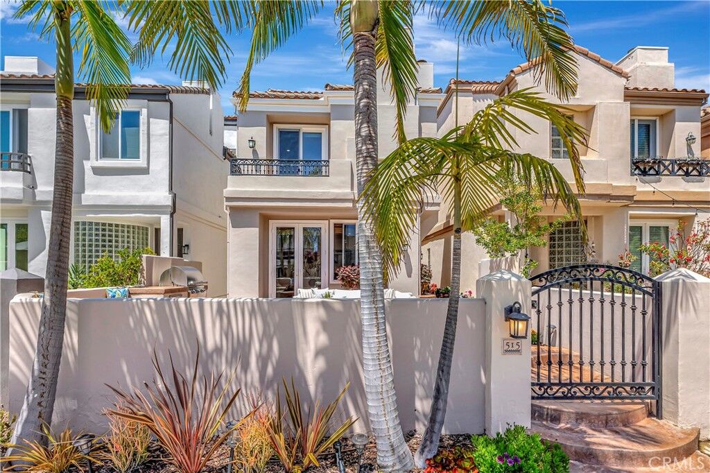Property Photo:  515 20th Street  CA 92648 