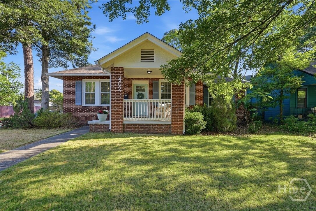 Property Photo: 402 E 56th Street GA 31405