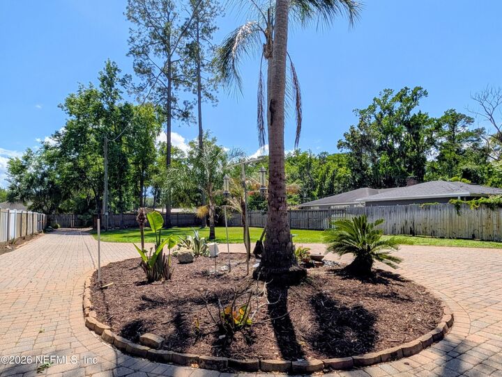 Property Photo: 3087 Old Acosta Road FL 32223