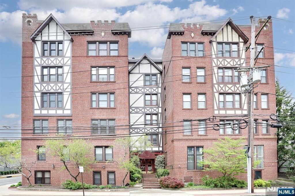 Property Photo:  109 Grand Avenue 2A  NJ 07631 