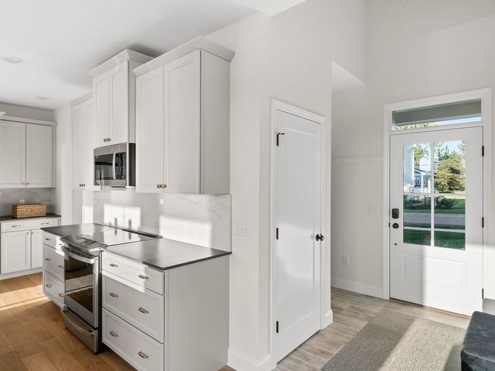 Property Photo:  27 Leo Lane  VT 05403 