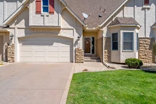 Property Photo:  206 Stonebridge Lane  MN 55118 