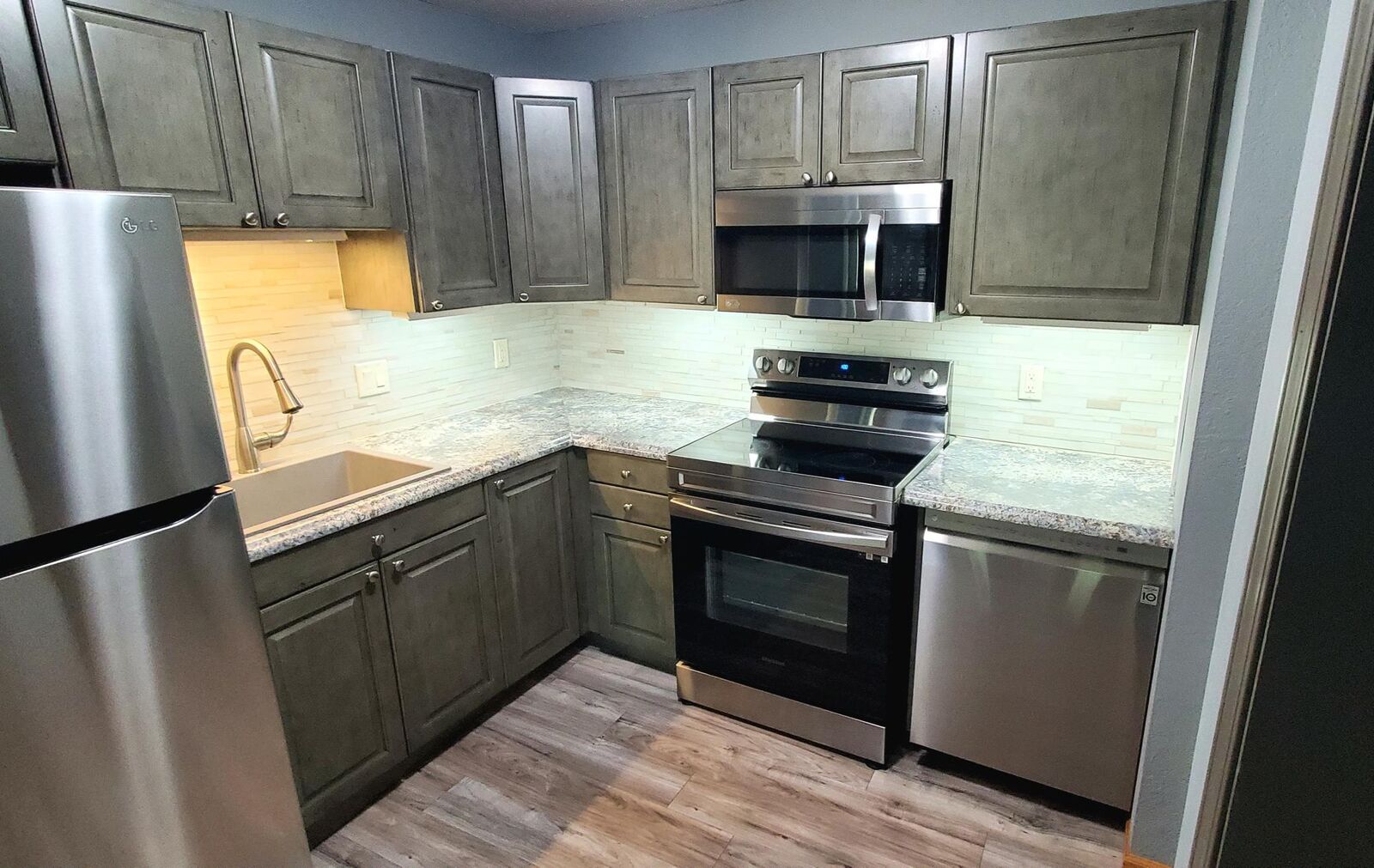 Property Photo:  3420 Golfview Drive 121  MN 55123 