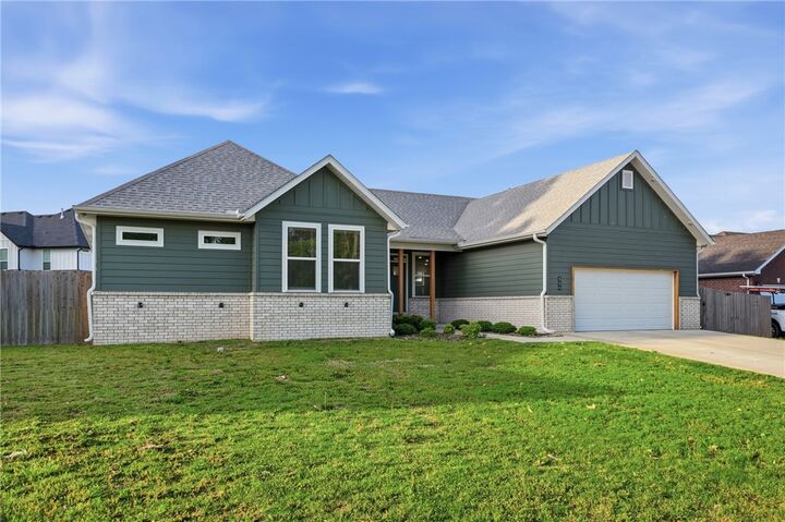 Property Photo:  804 E Parks Street  AR 72753 