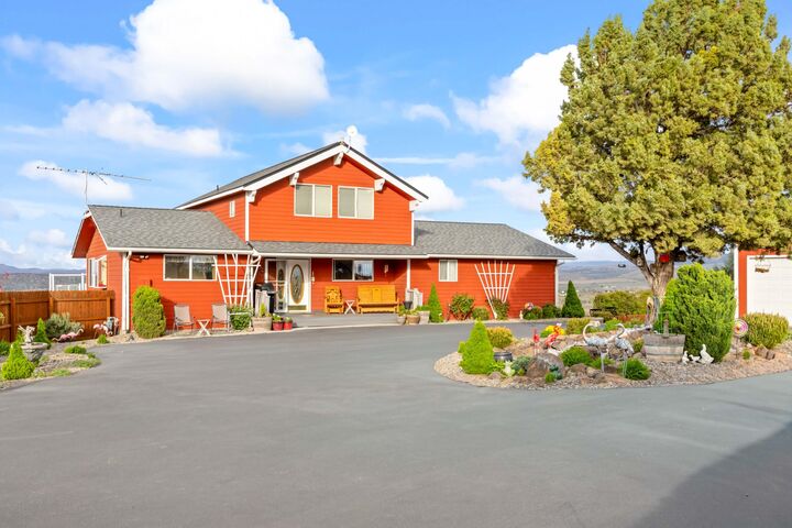 Property Photo:  1803 NE Squire Drive  OR 97741 