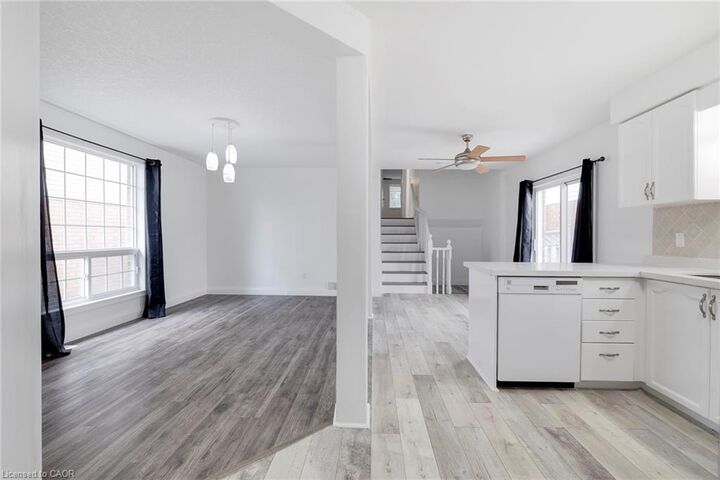 Photo de la propriété:  347 Keewatin Avenue Main Level  ON N2B 3W2 