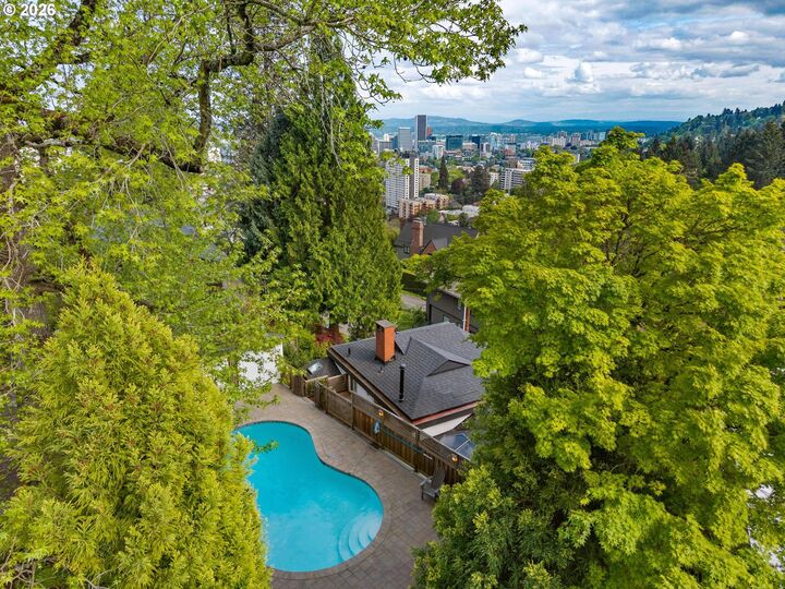 Property Photo:  2537 NW Mildred St  OR 97210 