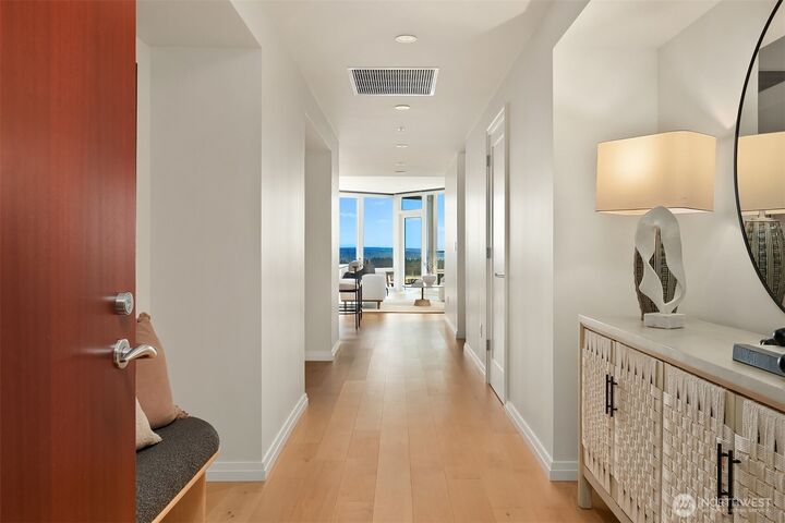 Property Photo:  500  106th Avenue NE 3211  WA 98004 