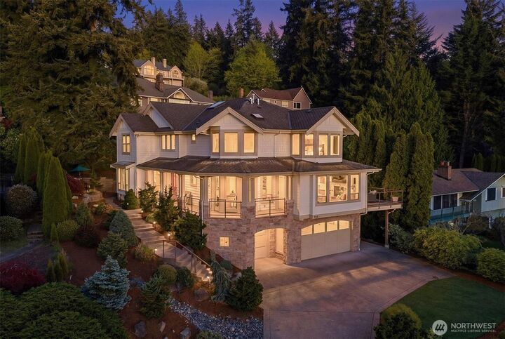 Property Photo:  514  205th Avenue NE  WA 98074 