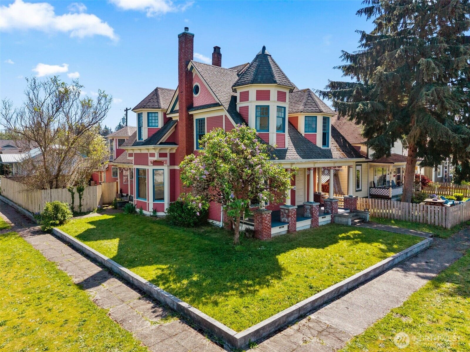 Property Photo:  726  E Street  WA 98531 