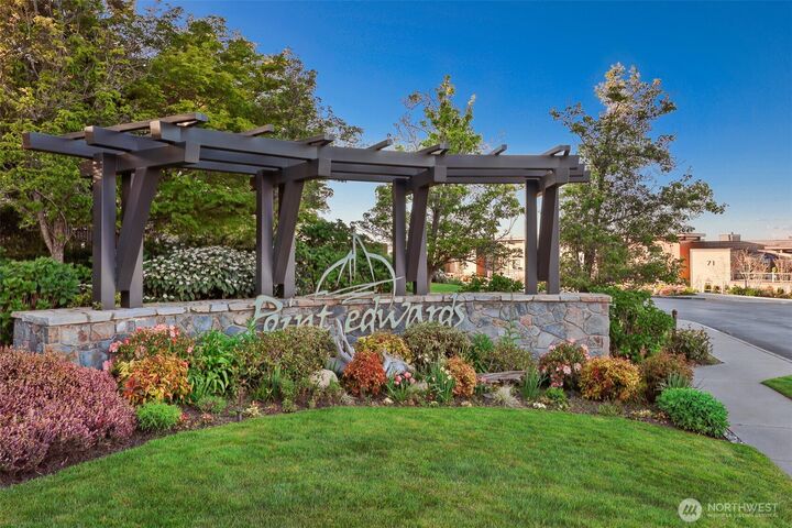 Property Photo:  75  Pine Street 212  WA 98020 