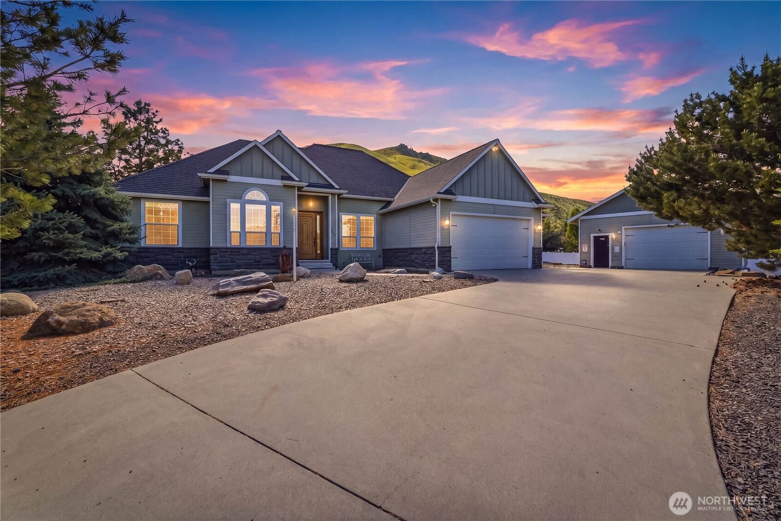 Home for sale in Wenatchee: 308 Kray Ike Court, Wenatchee, WA 98801