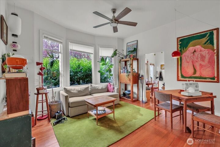 Property Photo:  172  16th Avenue  WA 98122 