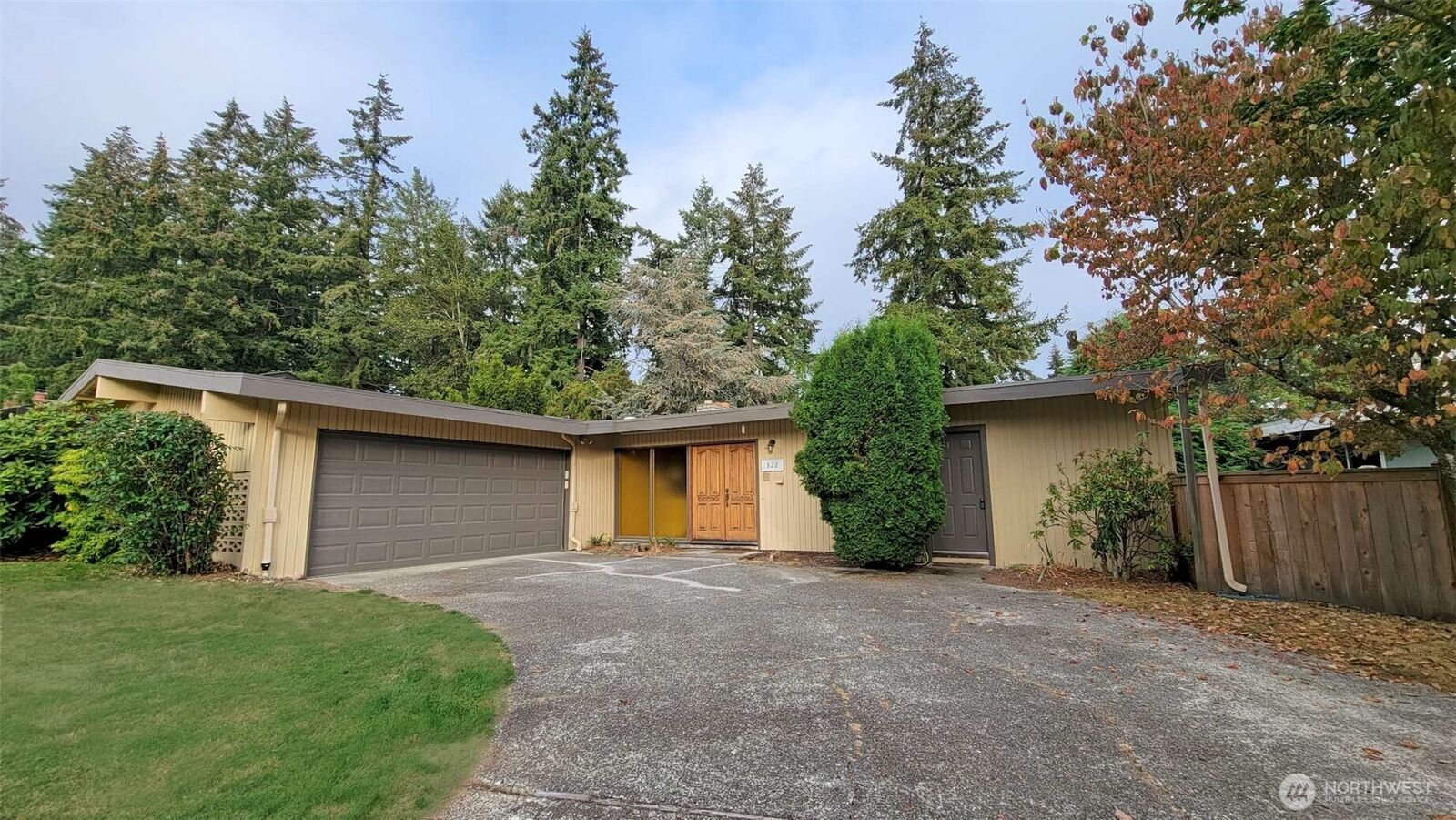 Property Photo:  820  172nd Avenue NE  WA 98008 