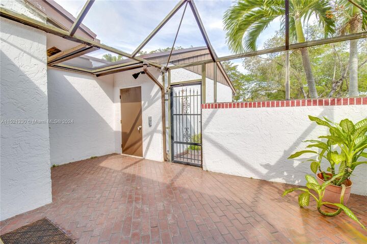 Property Photo:  6343 W Pinehurst Cir W D36  FL 33321 