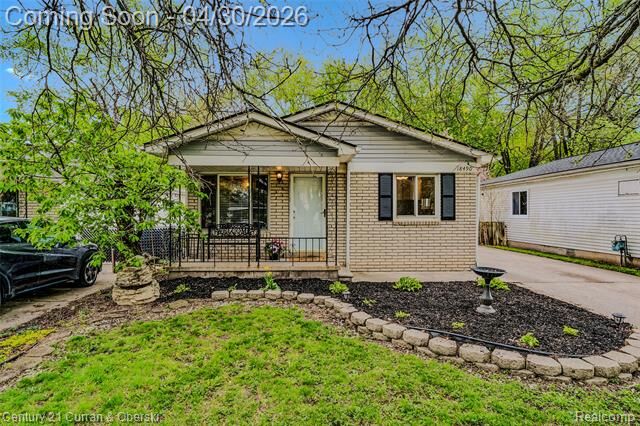 Property Photo:  18490 Sumner  MI 48240 