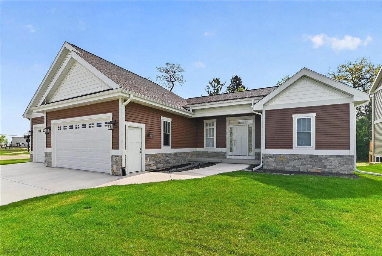 Property Photo:  80 Oak Ridge Trail  WI 53531 