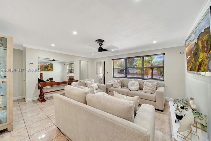 Property Photo:  565 NE 160th St  FL 33162 